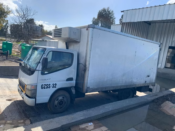 Camión Mitsubishi Fuso con equipo de frio