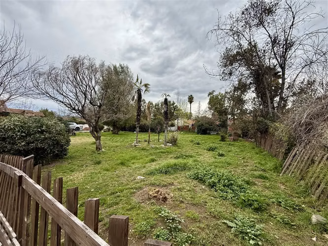 Gran casa con 2900m2 de terreno y 300 construidos, La Reina - Imagen 3