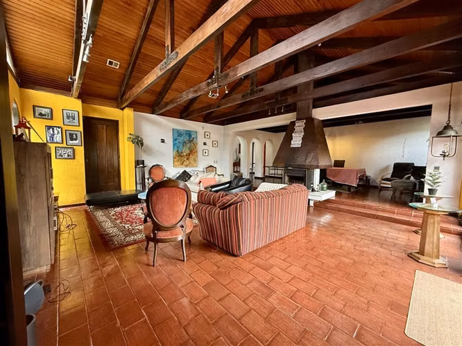 Gran casa con 2900m2 de terreno y 300 construidos, La Reina - Imagen 7
