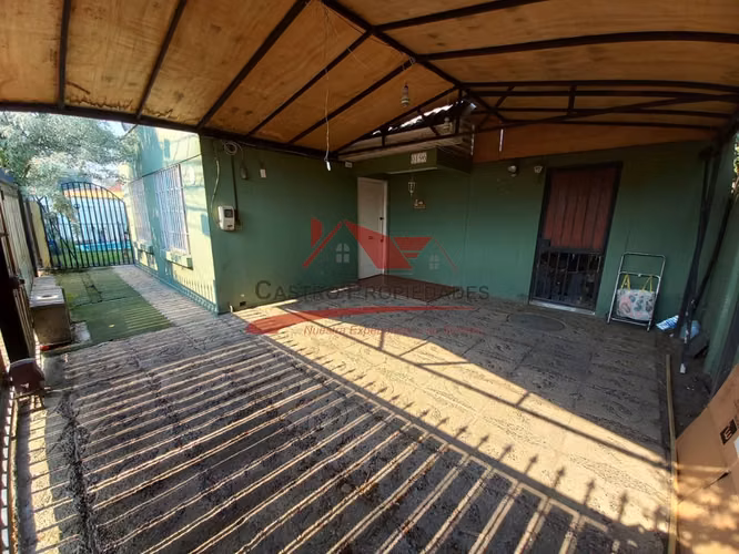CASA DE ESQUINA AISLADA CON 4 DORMITORIOS, 2 BAÑOS