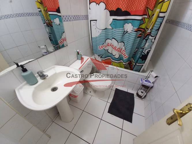 CASA DE ESQUINA AISLADA CON 4 DORMITORIOS, 2 BAÑOS