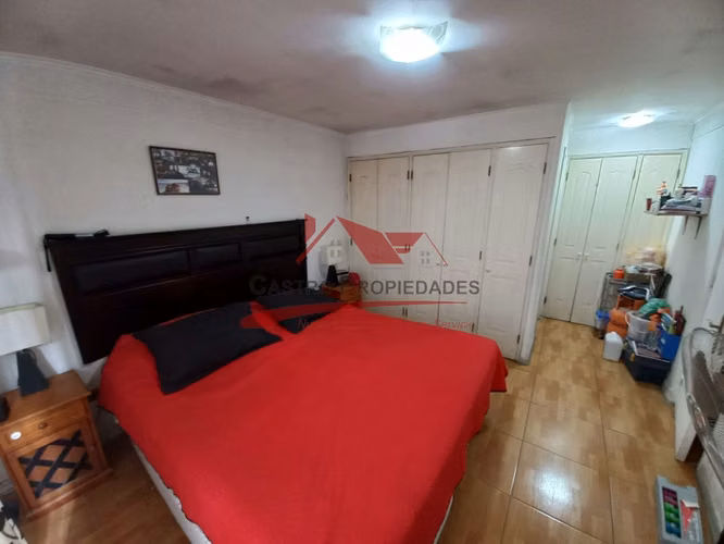 CASA DE ESQUINA AISLADA CON 4 DORMITORIOS, 2 BAÑOS