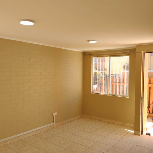 SE ARRIENDA CASA REMODELADA 3D 1B $430.000.-