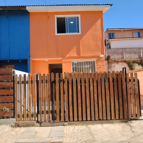 SE ARRIENDA CASA REMODELADA 3D 1B $430.000.-