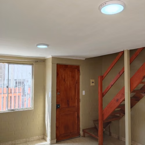SE ARRIENDA CASA REMODELADA 3D 1B $430.000.-