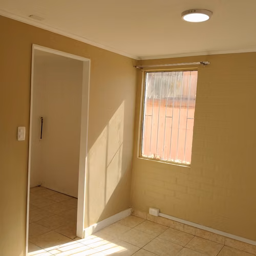 SE ARRIENDA CASA REMODELADA 3D 1B $430.000.-
