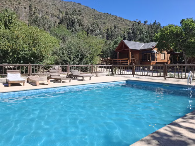 Cabaña con piscina en Olmué