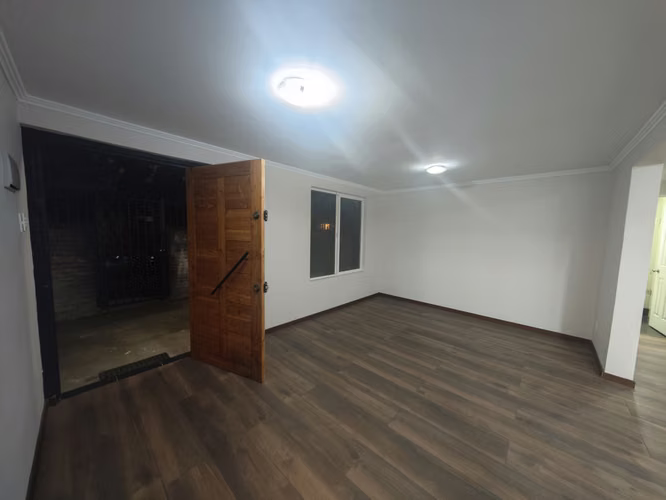 CASA ARRIENDO COMO NUEVA 5 DOR 3 BAÑO ESTACIONAMIENTO PATIO - Imagen 11