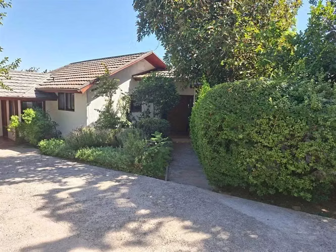 Venta casa 4D 3B condominio La Reina (180207)