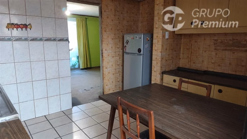Casa en venta de 3 dorm. a una cuadra del metro.