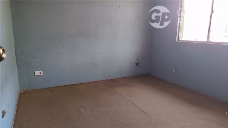 Casa en venta de 3 dorm. a una cuadra del metro.