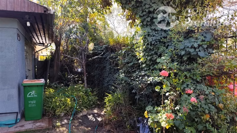 Casa en venta de 3 dorm. a una cuadra del metro.