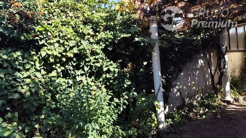 Casa en venta de 3 dorm. a una cuadra del metro.