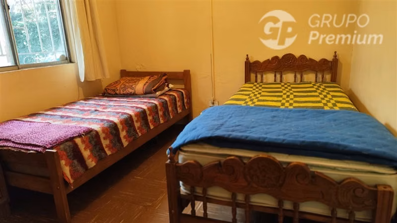 Casa en venta de 3 dorm. a una cuadra del metro.