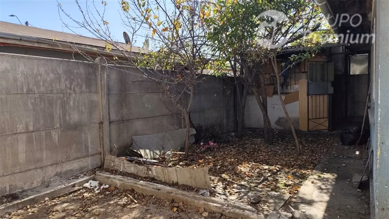 Casa en venta de 3 dorm. a una cuadra del metro.