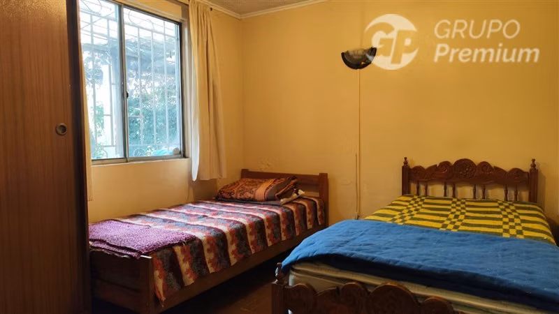 Casa en venta de 3 dorm. a una cuadra del metro.