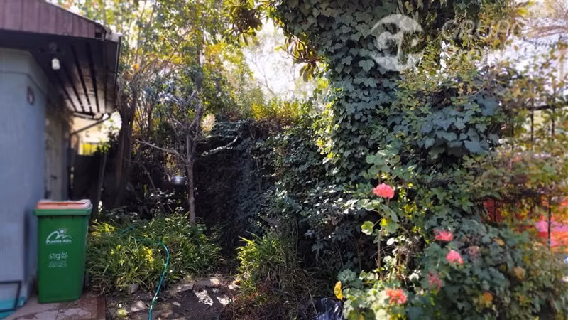 Casa en venta de 3 dorm. a una cuadra del metro.