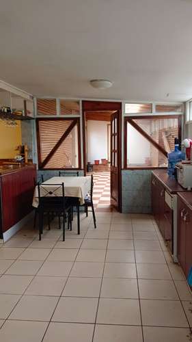 GRAN CASA DE UN PISO 4D 2B  A PASOS DEL TRONCAL - Imagen 8