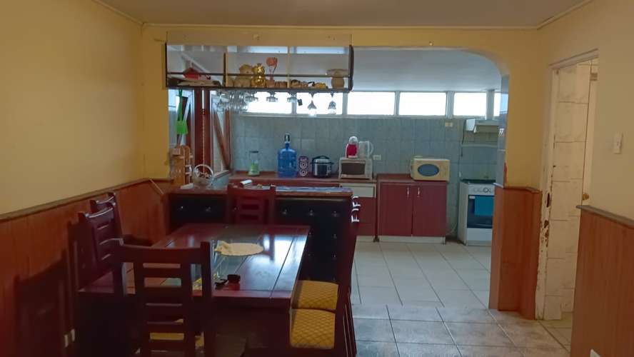 GRAN CASA DE UN PISO 4D 2B  A PASOS DEL TRONCAL - Imagen 5