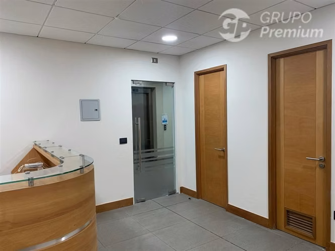 Oficina equipada 48m + 2 estac. + recepción. Ed Las Rastras