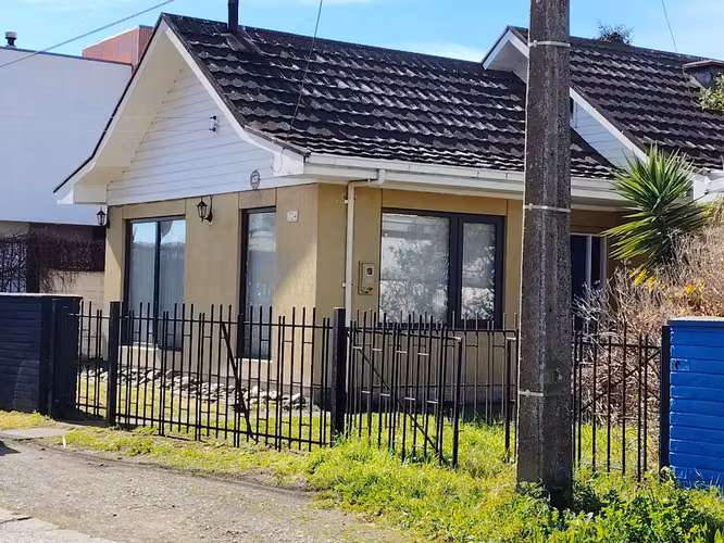 Propiedad 240/140  Mtrs. Pasaje cerrado, Avenida Las Rosas, Huertos Familiares