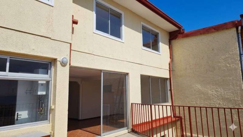 SE VENDE CASA 2 PISOS CON DEPTO INDEPENDIENTE VALPARAISO - Imagen 2