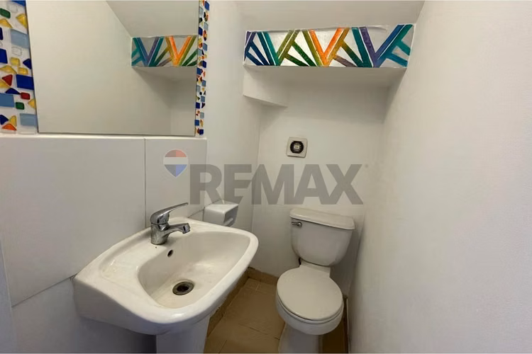 Haz tuya esta casa de 5d+3b en el rosal de maipú!