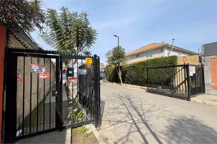 Haz tuya esta casa de 5d+3b en el rosal de maipú!