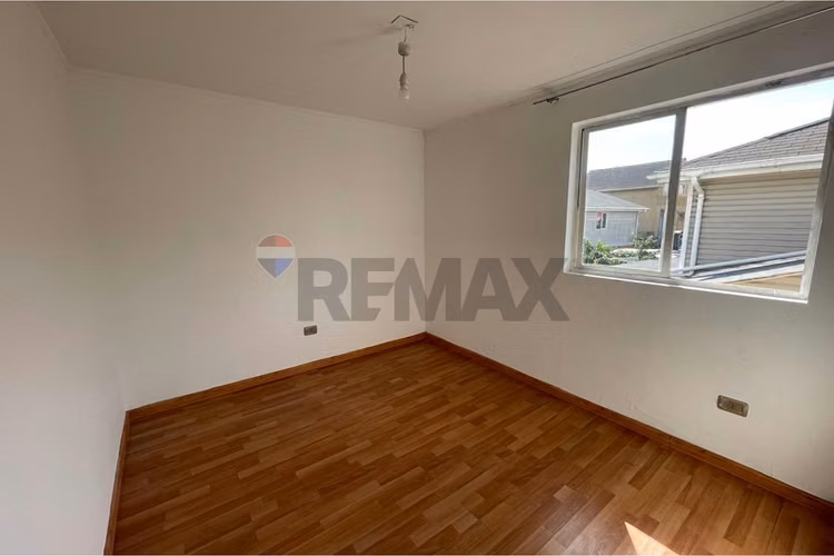 Haz tuya esta casa de 5d+3b en el rosal de maipú!