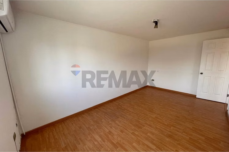 Haz tuya esta casa de 5d+3b en el rosal de maipú!