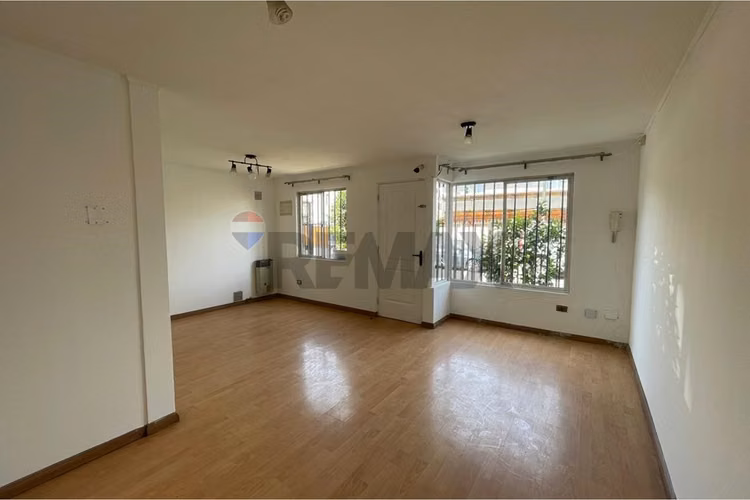 Haz tuya esta casa de 5d+3b en el rosal de maipú!