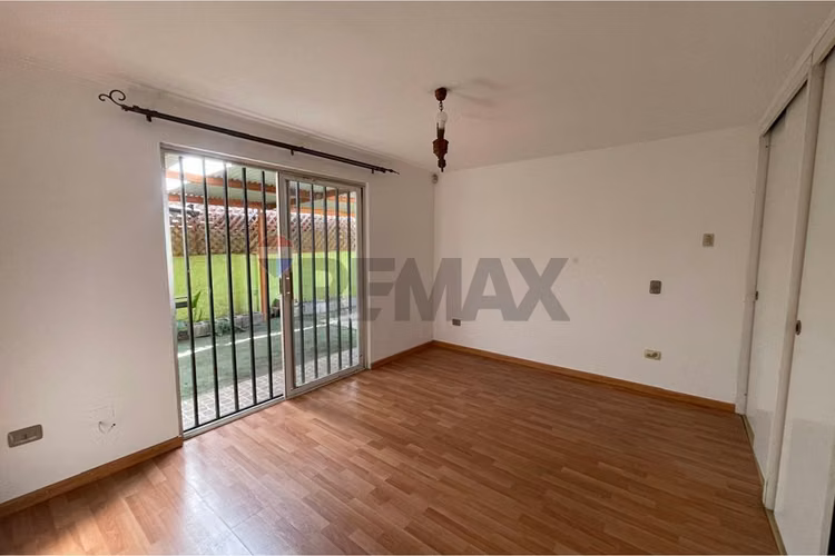 Haz tuya esta casa de 5d+3b en el rosal de maipú!