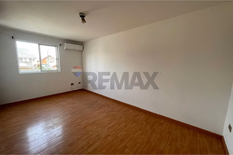 Haz tuya esta casa de 5d+3b en el rosal de maipú!
