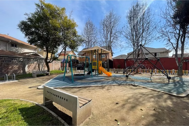 Haz tuya esta casa de 5d+3b en el rosal de maipú!