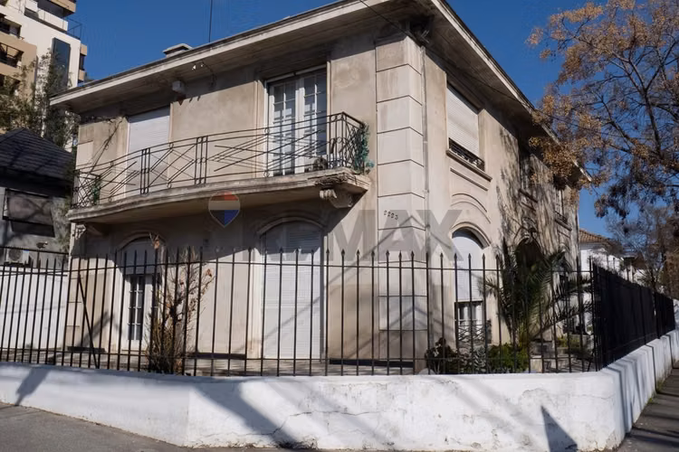 Majestuosa casa comercial para inversionistas