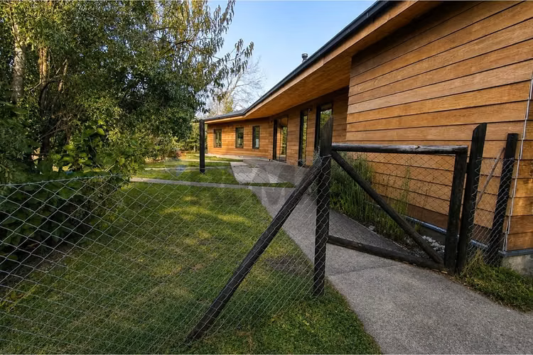 Parcela con casa y cabañas - pucon