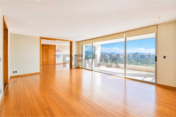 Exclusivo penthouse en el golf ! 4d + sala
