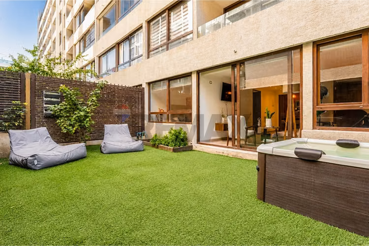 Exclusivo departamento con patio privado - Imagen 21