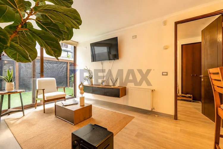 Exclusivo departamento con patio privado - Imagen 9