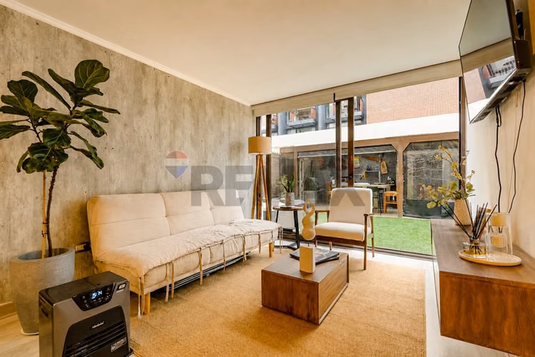 Exclusivo departamento con patio privado - Imagen 3