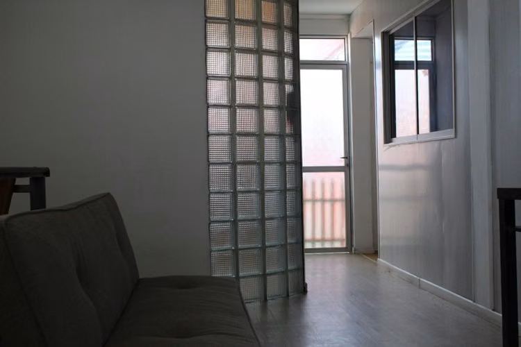Casa dos pisos con amplia terraza en tercer nivel