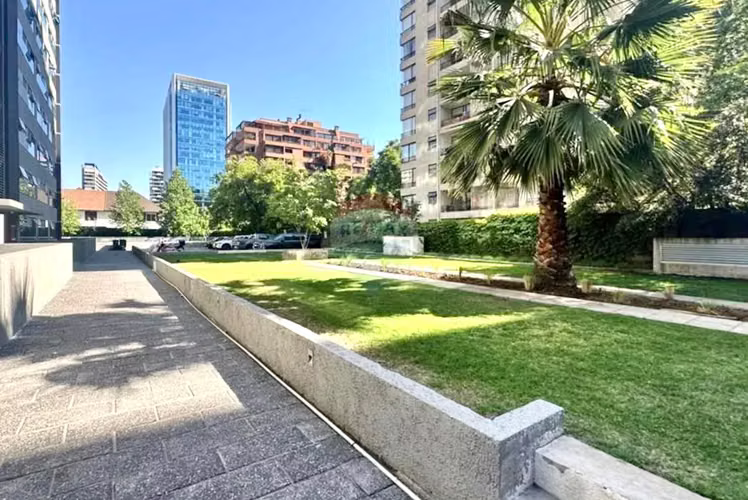 Oficina en Arriendo Metro Manquehue, dos ambientes