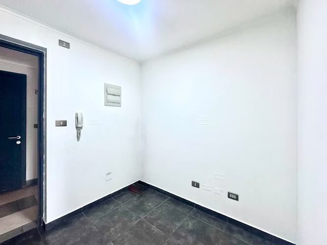 Oficina en Arriendo Metro Manquehue, dos ambientes