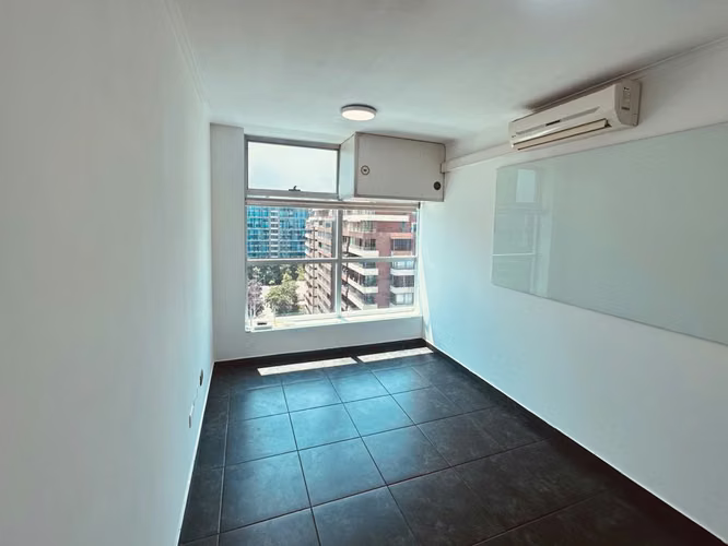 Oficina en Arriendo Metro Manquehue, dos ambientes