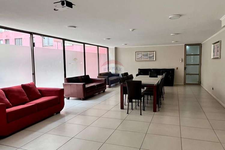 Vista despejada, estacionamiento y bodega! - Imagen 26