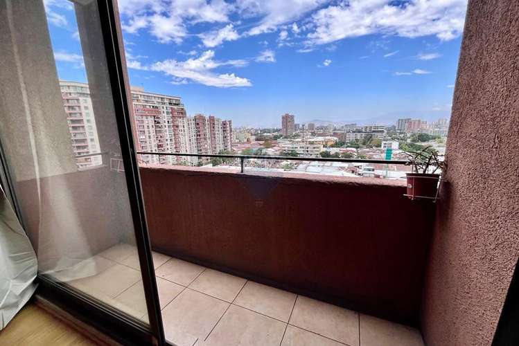 Vista despejada, estacionamiento y bodega! - Imagen 9