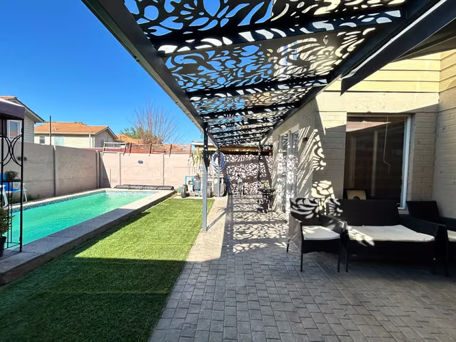 CASA CON DETALLES ÚNICO, VIDA DE BARRIO 3D2B2EST LAMPA