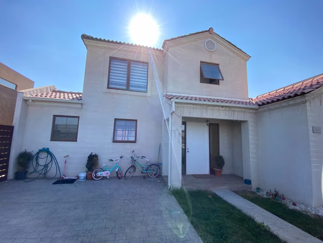 ARRIENDO CASA FAMILIAR EN LAGUNA DEL SOL CON PISCINA - Imagen 7
