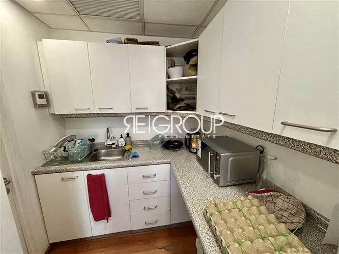 Oficina 7 privados en sector Metro Manquehue - Imagen 19