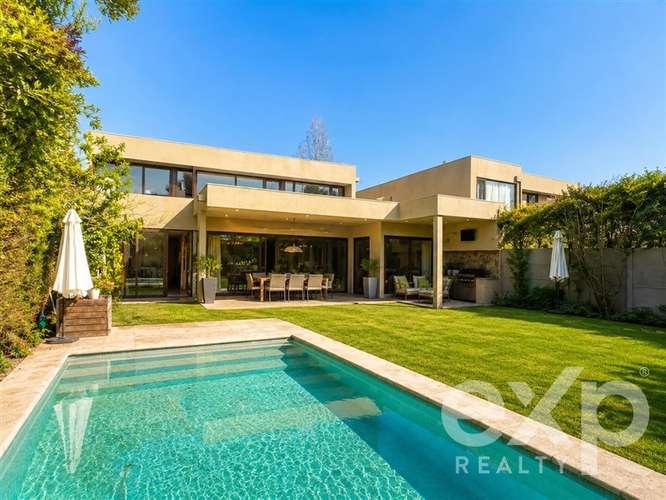 Casa familiar con piscina y excelentes espacios en Peumayén